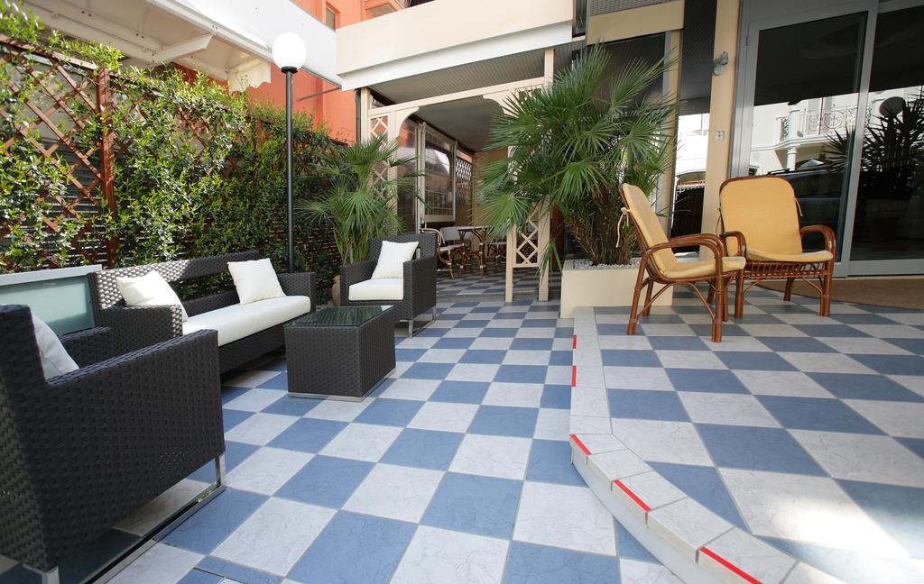 Hotel Venezia Римини Экстерьер фото