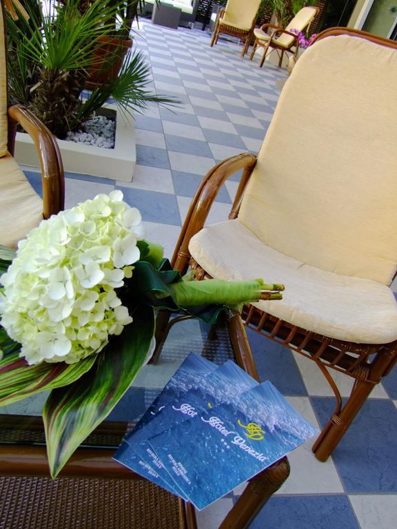 Hotel Venezia Римини Экстерьер фото